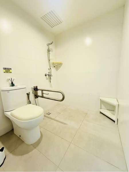 Ridgewood Condominium, 1 Ridgewood Close, Room Rental, 200 sqft, Condominium For Rent, by Liau Li Jun, 500189770 - Bathroom - PropertyGuru.com.sg
