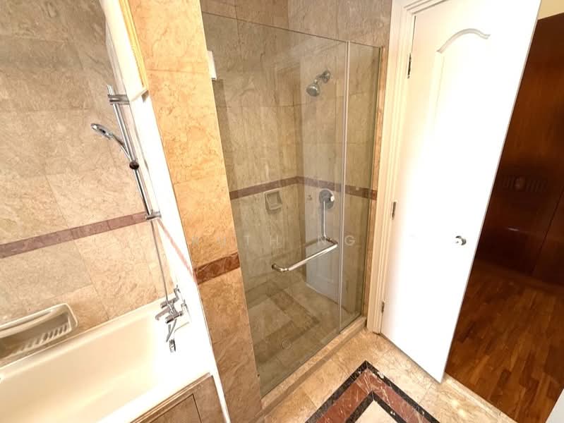 Leonie Condotel, 2 Leonie Hill Road, 4 Bedrooms, 2,568 sqft, Condominium For Rent, by Ruth Ng, 500189772 - Master Bathroom - PropertyGuru.com.sg
