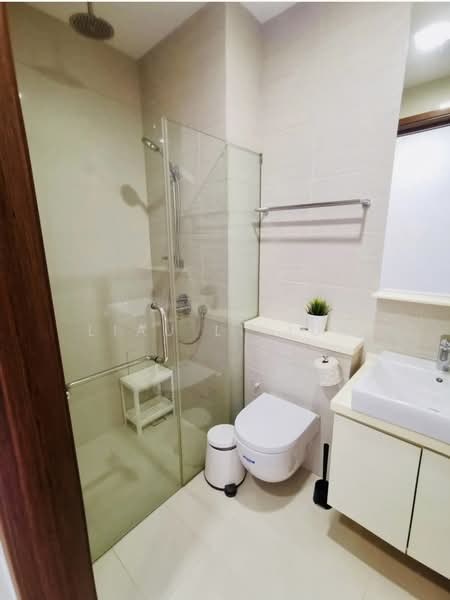 8 Farrer Suites, 8 Sing Joo Walk, Room Rental, 150 sqft, Apartment For Rent, by Liau Li Jun, 500189789 - Bathroom - PropertyGuru.com.sg