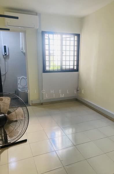 256 Yishun Ring Road, 256 Yishun Ring Road, 2 Bedrooms, 756 sqft, HDB Flat For Rent, by Michelle Lim, 500189791 - Bathroom - PropertyGuru.com.sg