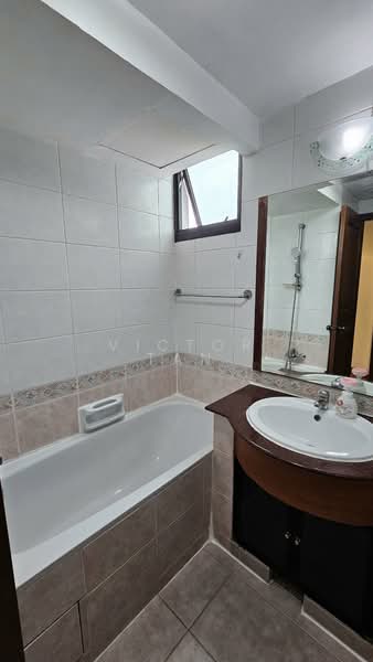 Eastvale, 35 Pasir Ris Drive 3, 3 Bedrooms, 1,280 sqft, Condominium For Rent, by Victor Tan, 500189798 - Bathroom - PropertyGuru.com.sg
