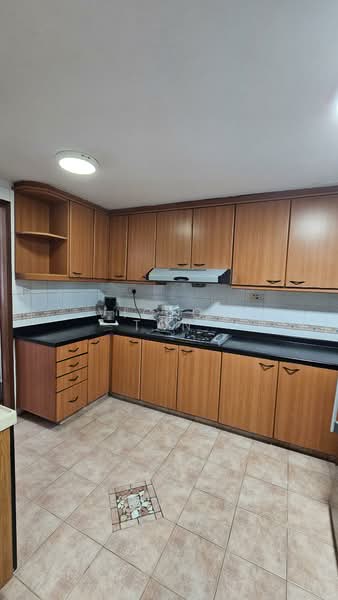 Eastvale, 35 Pasir Ris Drive 3, 3 Bedrooms, 1,280 sqft, Condominium For Rent, by Victor Tan, 500189798 - Kitchen - PropertyGuru.com.sg