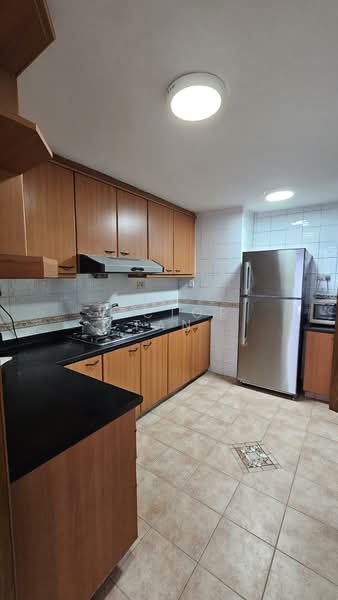 Eastvale, 35 Pasir Ris Drive 3, 3 Bedrooms, 1,280 sqft, Condominium For Rent, by Victor Tan, 500189798 - Kitchen - PropertyGuru.com.sg