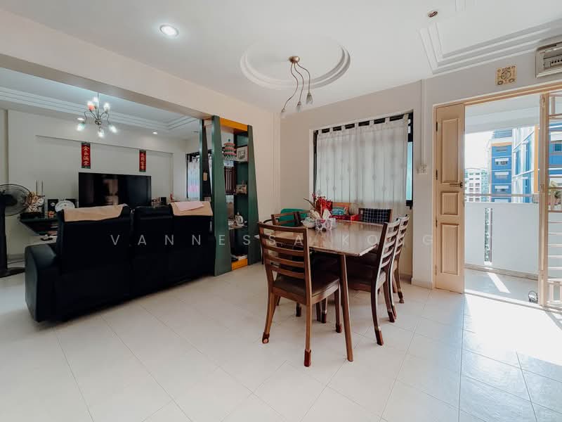 327 Sembawang Crescent, 327 Sembawang Crescent, 3 Bedrooms, 1,087 sqft, HDB Flat For Sale, by Vannessa Kong, 500189825 - Living Room - PropertyGuru.com.sg