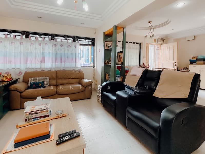 327 Sembawang Crescent, 327 Sembawang Crescent, 3 Bedrooms, 1,087 sqft, HDB Flat For Sale, by Vannessa Kong, 500189825 - Living Room - PropertyGuru.com.sg