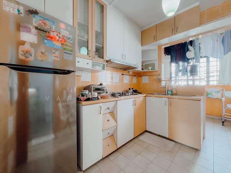 327 Sembawang Crescent, 327 Sembawang Crescent, 3 Bedrooms, 1,087 sqft, HDB Flat For Sale, by Vannessa Kong, 500189825 - Kitchen - PropertyGuru.com.sg