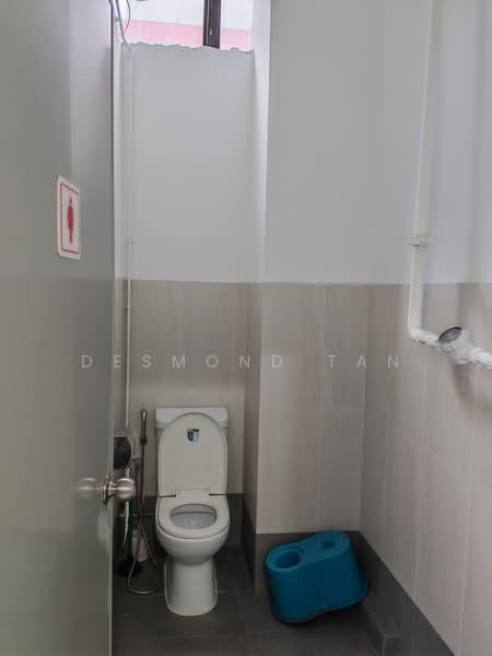 Lee Hwa Industrial Building, 17 Jalan Mesin, 2,500 sqft, Light Industrial (B1) For Rent, by Desmond Tan, 500189826 - Bathroom - CommercialGuru.com.sg