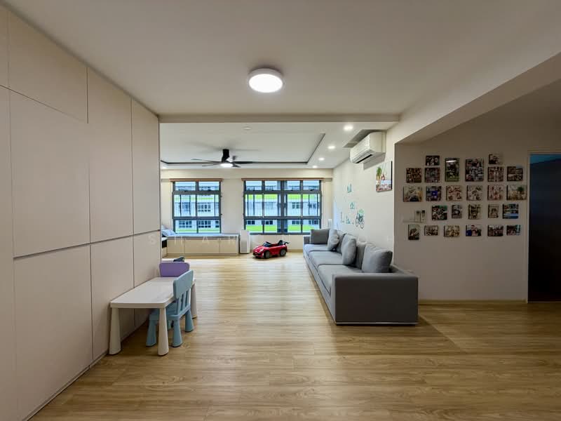 618A Tampines Street 61, 618A Tampines Street 61, 3 Bedrooms, 1,216 sqft, HDB Flat For Sale, by Sharon Goh, 500189827 - Living Room overview - PropertyGuru.com.sg