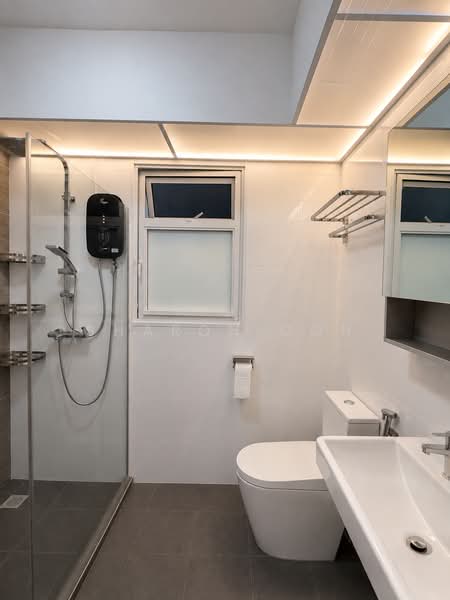 618A Tampines Street 61, 618A Tampines Street 61, 3 Bedrooms, 1,216 sqft, HDB Flat For Sale, by Sharon Goh, 500189827 - Master bathroom - PropertyGuru.com.sg