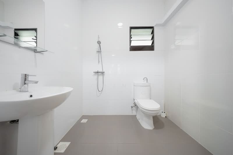 113B Alkaff Crescent, 113B Alkaff Crescent, 2 Bedrooms, 732 sqft, HDB Flat For Sale, by Png Chin Teck (Ian Png), 500189832 - Master Bathroom - PropertyGuru.com.sg