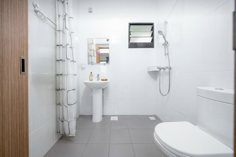 113B Alkaff Crescent, 113B Alkaff Crescent, 2 Bedrooms, 732 sqft, HDB Flat For Sale, by Png Chin Teck (Ian Png), 500189832 - Common Bathroom - PropertyGuru.com.sg
