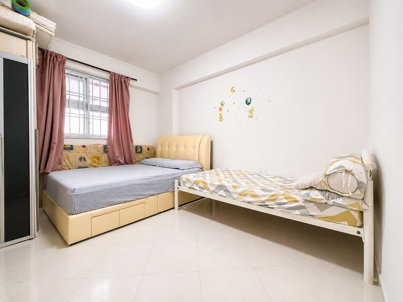 445 Ang Mo Kio Avenue 10, 445 Ang Mo Kio Avenue 10, 2 Bedrooms, 721 sqft, HDB Flat For Sale, by Hazel Lim, 500189837 - Bedroom - PropertyGuru.com.sg