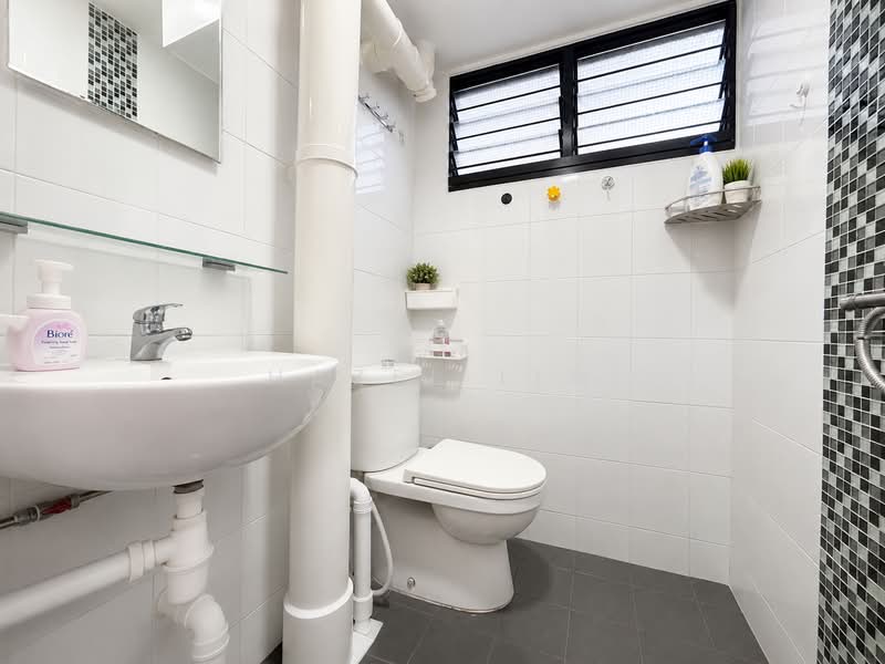445 Ang Mo Kio Avenue 10, 445 Ang Mo Kio Avenue 10, 2 Bedrooms, 721 sqft, HDB Flat For Sale, by Hazel Lim, 500189837 - Bathroom - PropertyGuru.com.sg