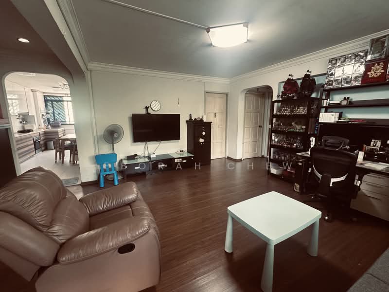 124 Simei Street 1, 124 Simei Street 1, 3 Bedrooms, 1,108 sqft, HDB Flat For Sale, by Deborah Chew, 500189838 - Living Room - PropertyGuru.com.sg