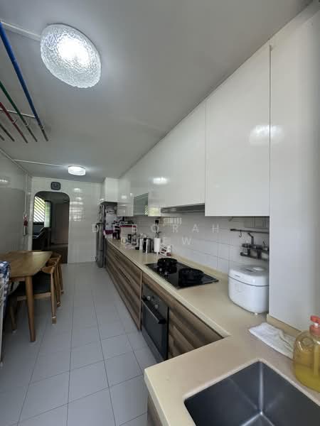 124 Simei Street 1, 124 Simei Street 1, 3 Bedrooms, 1,108 sqft, HDB Flat For Sale, by Deborah Chew, 500189838 - Kitchen - PropertyGuru.com.sg