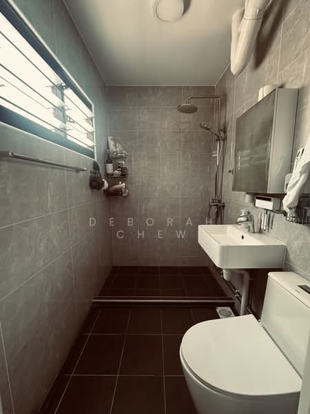 124 Simei Street 1, 124 Simei Street 1, 3 Bedrooms, 1,108 sqft, HDB Flat For Sale, by Deborah Chew, 500189838 - Bathroom - PropertyGuru.com.sg
