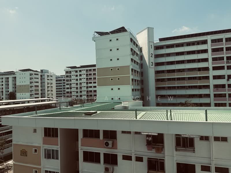 124 Simei Street 1, 124 Simei Street 1, 3 Bedrooms, 1,108 sqft, HDB Flat For Sale, by Deborah Chew, 500189838 - Exterior - PropertyGuru.com.sg