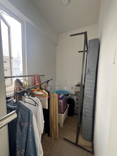 Castle Green, 481 Yio Chu Kang Road, Room Rental, 180 sqft, Condominium For Rent, by Jolie Tan 陈韵如, 500189848 - Balcony - PropertyGuru.com.sg
