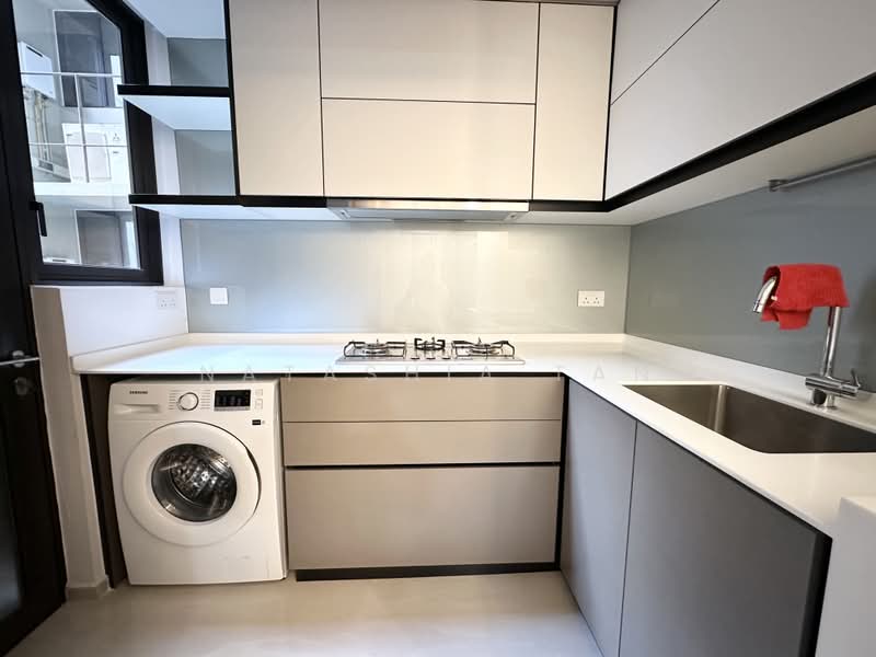 D'Nest, 147 Pasir Ris Grove, 3 Bedrooms, 969 sqft, Condominium For Rent, by Natashia Tan, 500189850 - Kitchen - PropertyGuru.com.sg