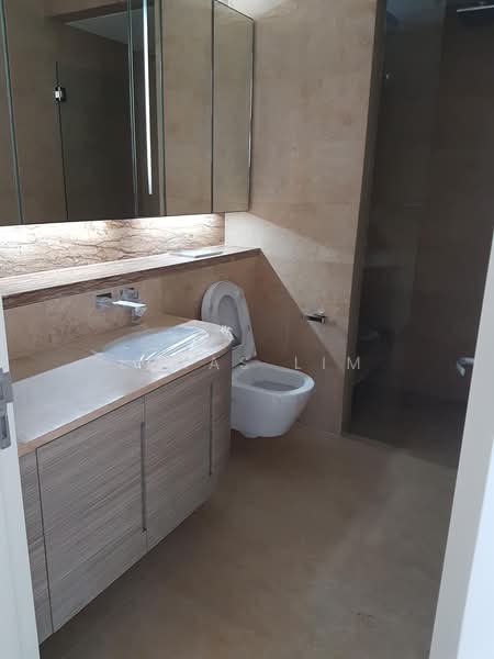 DUO Residences, 1 Fraser Street, 1 Bedroom, 721 sqft, Apartment For Sale, by Lukas Lim, 500189858 - Bathroom - PropertyGuru.com.sg