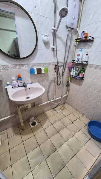 275D Jurong West Street 25, 275D Jurong West Street 25, Room Rental, 120 sqft, HDB Flat For Rent, by Mario Ong Jun Zhi, 500189860 - Bathroom - PropertyGuru.com.sg