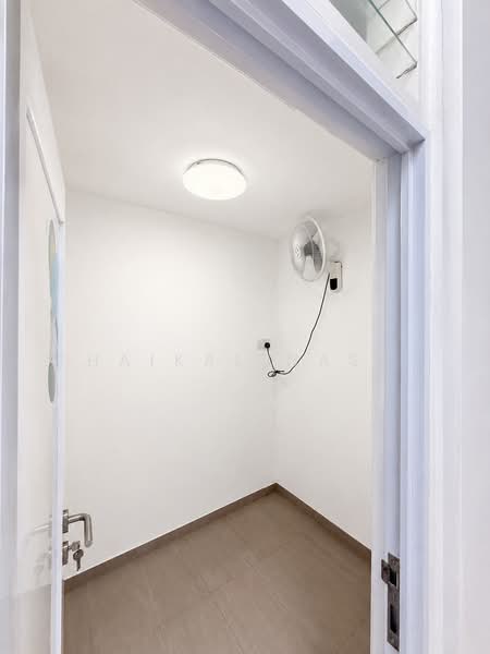The Bayshore, 24 Bayshore Road, 2 Bedrooms, 969 sqft, Condominium For Rent, by Haikal Nash, 500189865 - Utility / Helper's Room - PropertyGuru.com.sg