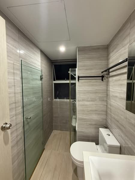 The Bayshore, 24 Bayshore Road, 2 Bedrooms, 969 sqft, Condominium For Rent, by Haikal Nash, 500189865 - Common Bathroom - PropertyGuru.com.sg