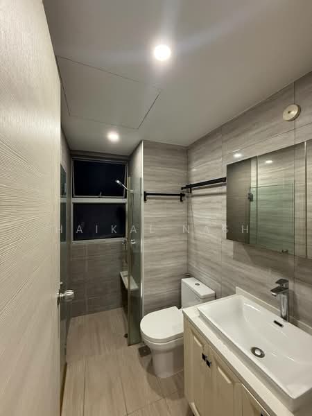 The Bayshore, 24 Bayshore Road, 2 Bedrooms, 969 sqft, Condominium For Rent, by Haikal Nash, 500189865 - Common Bathroom - PropertyGuru.com.sg