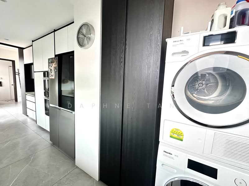 The Glacier, 260 Joo Chiat Place, 3 Bedrooms, 2,250 sqft, Condominium For Sale, by Daphne Tan, 500189881 - Kitchen - PropertyGuru.com.sg