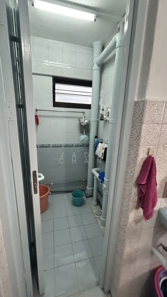 45 Sims Drive, 45 Sims Drive, 2 Bedrooms, 699 sqft, HDB Flat For Sale, by Jade Chan, 500189893 - Bathroom - PropertyGuru.com.sg