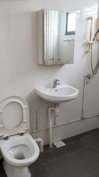 104 Jalan Rajah, 104 Jalan Rajah, 3 Bedrooms, 1,485 sqft, HDB Flat For Sale, by Jasmine Chew, 500189895 - Bathroom - PropertyGuru.com.sg