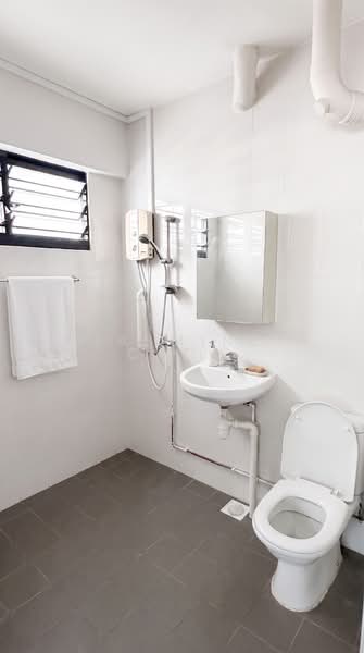 104 Jalan Rajah, 104 Jalan Rajah, 3 Bedrooms, 1,485 sqft, HDB Flat For Sale, by Jasmine Chew, 500189895 - Bathroom - PropertyGuru.com.sg