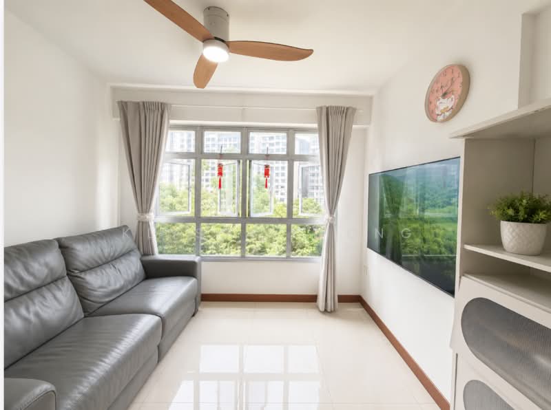 878A Tampines Avenue 8, 878A Tampines Avenue 8, 3 Bedrooms, 1,001 sqft, HDB Flat For Sale, by Klyssa Chong, 500189905 - Living Room - PropertyGuru.com.sg