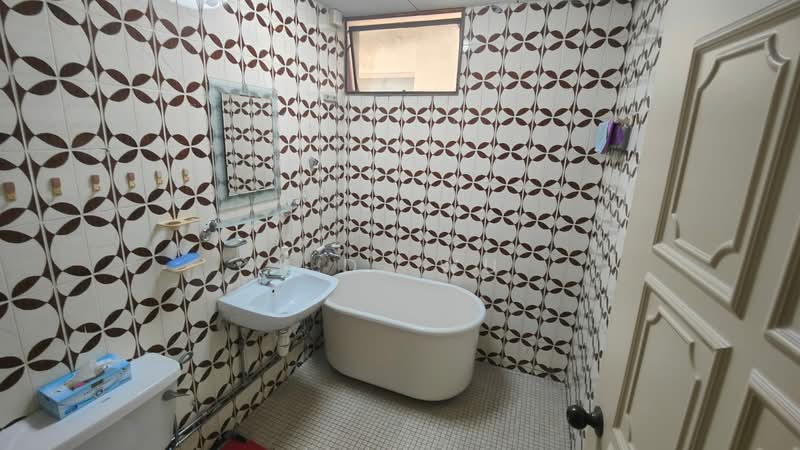 People's Park Centre, 101B Upper Cross Street, 2 Bedrooms, 1,500 sqft, Apartment For Rent, by K.D. Wu, 500189921 - Bathroom - PropertyGuru.com.sg