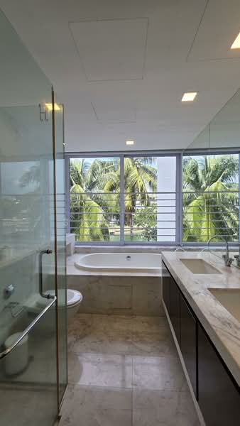 Ocean 8, Ocean Drive, 5 Bedrooms, 5,000 sqft, Terraced House For Sale, by Shirley Lee, 500189922 - Bathroom - PropertyGuru.com.sg