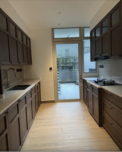 The Solitaire, 5B Balmoral Park, 3 Bedrooms, 2,600 sqft, Condominium For Sale, by Paige Mou, 500189926 - Kitchen - PropertyGuru.com.sg