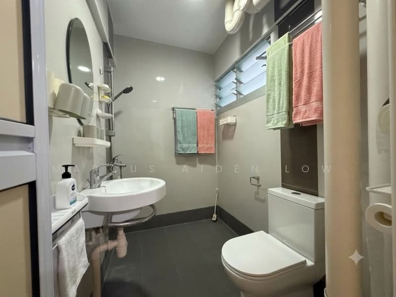 266 Tampines Street 21, 266 Tampines Street 21, 3 Bedrooms, 1,109 sqft, HDB Flat For Sale, by Marcus Aiden Low, 500189929 - Bathroom - PropertyGuru.com.sg