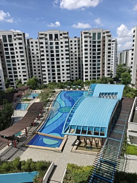 Woodsvale, 1 Woodlands Drive 72, 3 Bedrooms, 1,313 sqft, Condominium For Sale, by Atalie Tai Sisi, 500189933 - Pool - PropertyGuru.com.sg