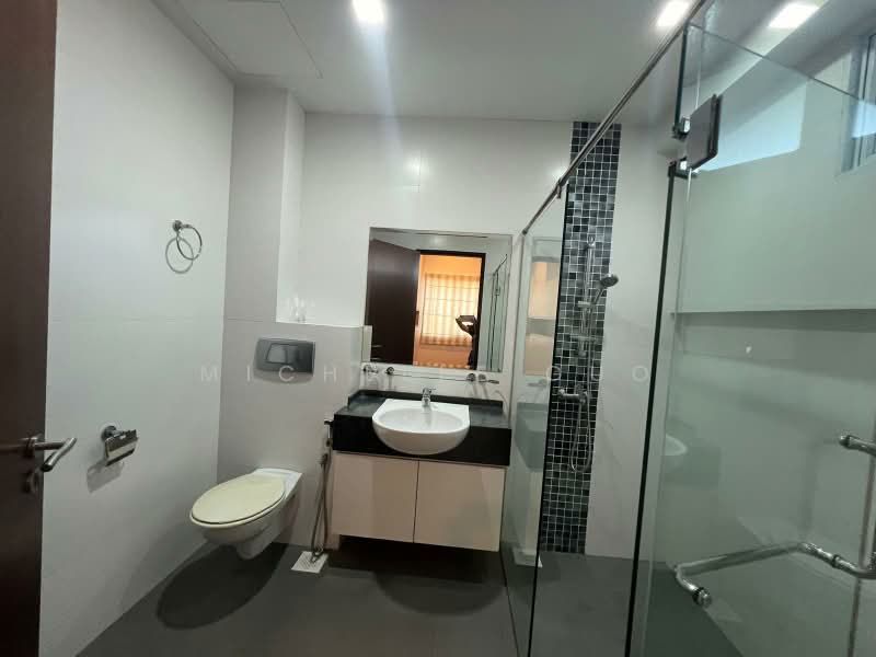 Serangoon Garden Estate, Penshurst Place, 5 Bedrooms, 4,500 sqft, Corner Terrace For Rent, by Michelle Guo, 500189948 - Bathroom - PropertyGuru.com.sg