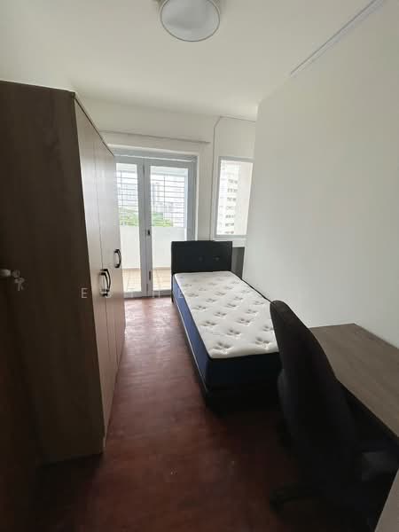 Pine Grove, 1P Pine Grove, 5 Bedrooms, 1,200 sqft, Condominium For Rent, by Esther Ong, 500189955 - Bedroom - PropertyGuru.com.sg