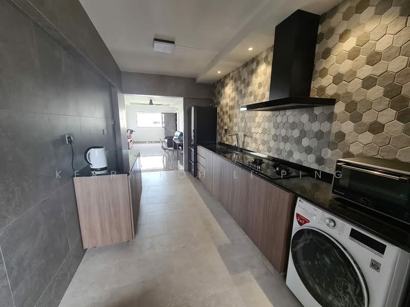 341 Jurong East Avenue 1, 341 Jurong East Avenue 1, Room Rental, 150 sqft, HDB Flat For Rent, by Kerri Koh Li Ping, 500189967 - Kitchen - PropertyGuru.com.sg