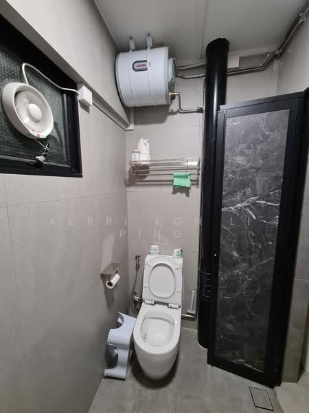 341 Jurong East Avenue 1, 341 Jurong East Avenue 1, Room Rental, 150 sqft, HDB Flat For Rent, by Kerri Koh Li Ping, 500189967 - Bathroom - PropertyGuru.com.sg