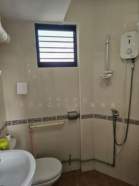 101 Jurong East Street 13, 101 Jurong East Street 13, Room Rental, 120 sqft, HDB Flat For Rent, by Zheng Ronghua 郑荣华, 500189970 - Bathroom - PropertyGuru.com.sg