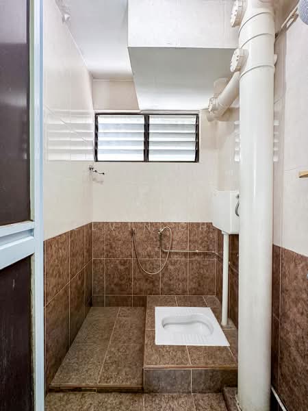 463 Ang Mo Kio Avenue 10, 463 Ang Mo Kio Avenue 10, 2 Bedrooms, 732 sqft, HDB Flat For Sale, by Kelvin Chua, 500189974 - Bathroom - PropertyGuru.com.sg