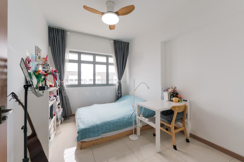 377B Hougang Street 32, 377B Hougang Street 32, 3 Bedrooms, 1,228 sqft, HDB Flat For Sale, by Derrick Tee, 500189975 - Bedroom - PropertyGuru.com.sg