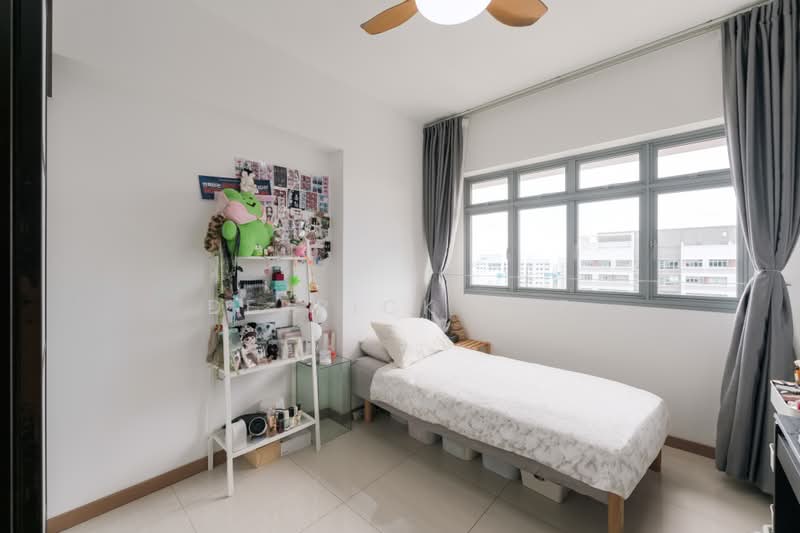 377B Hougang Street 32, 377B Hougang Street 32, 3 Bedrooms, 1,228 sqft, HDB Flat For Sale, by Derrick Tee, 500189975 - Bedroom - PropertyGuru.com.sg