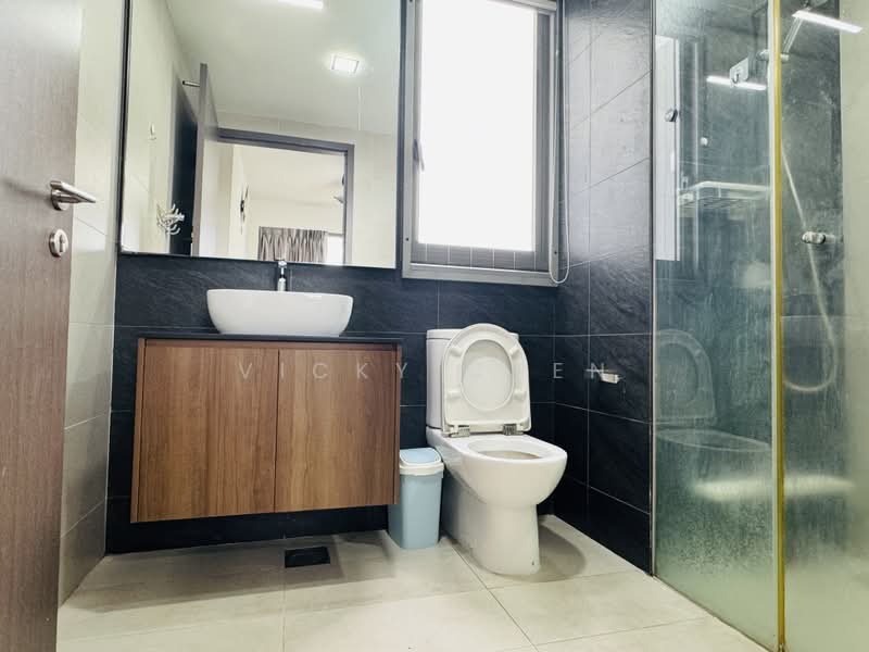 Vue 8 Residence, 91 Pasir Ris Heights, 2 Bedrooms, 775 sqft, Condominium For Sale, by Vicky Chen, 500189976 - Bathroom - PropertyGuru.com.sg
