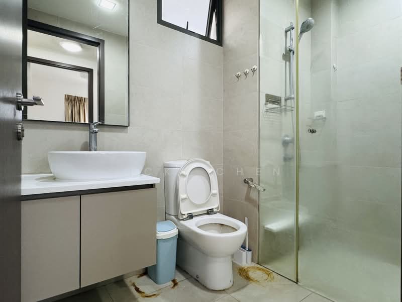 Vue 8 Residence, 91 Pasir Ris Heights, 2 Bedrooms, 775 sqft, Condominium For Sale, by Vicky Chen, 500189976 - Bathroom - PropertyGuru.com.sg