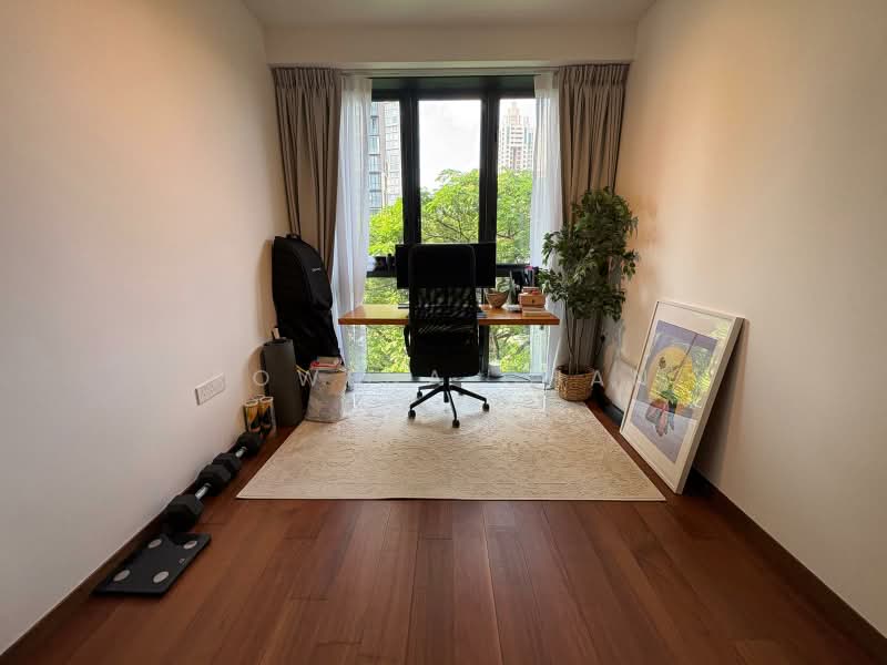 Irwell Hill Residences, 2 Irwell Hill, 4 Bedrooms, 1,582 sqft, Condominium For Sale, by Rowena Chan, 500189988 - Junior Master Bedroom - PropertyGuru.com.sg