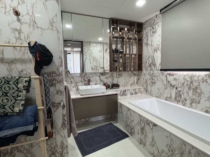 Irwell Hill Residences, 2 Irwell Hill, 4 Bedrooms, 1,582 sqft, Condominium For Sale, by Rowena Chan, 500189988 - Bathroom - PropertyGuru.com.sg